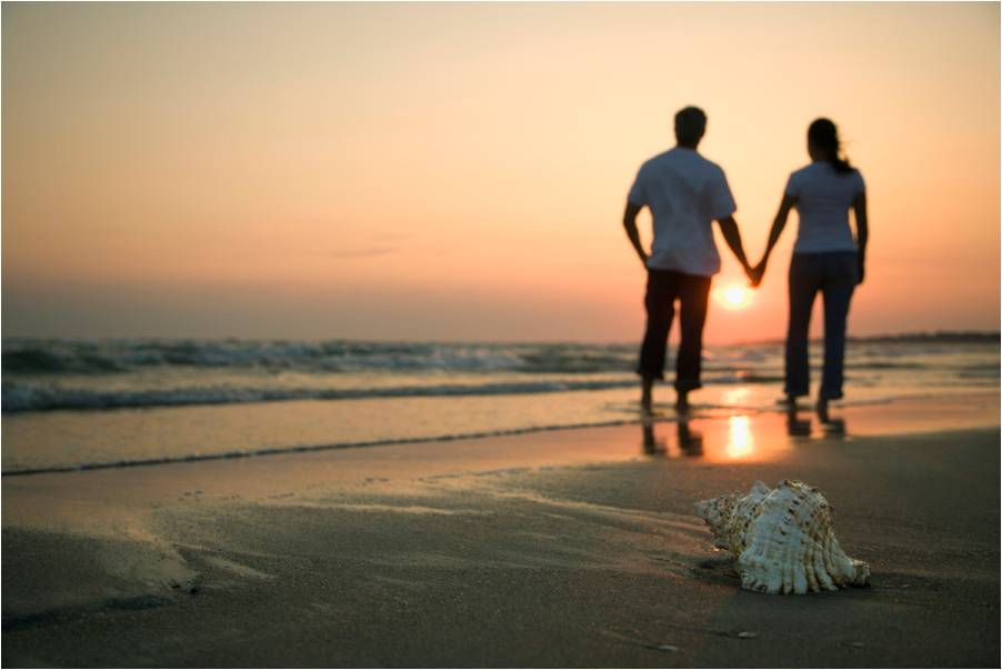 beach couple