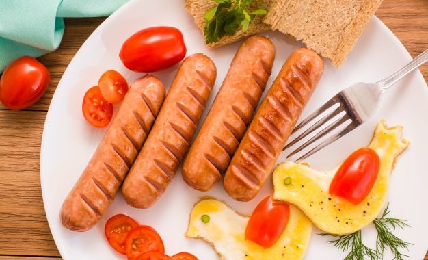 fried sausages scrambled eggs cherry tomatoes bread top view 107288 1053 626x380 1